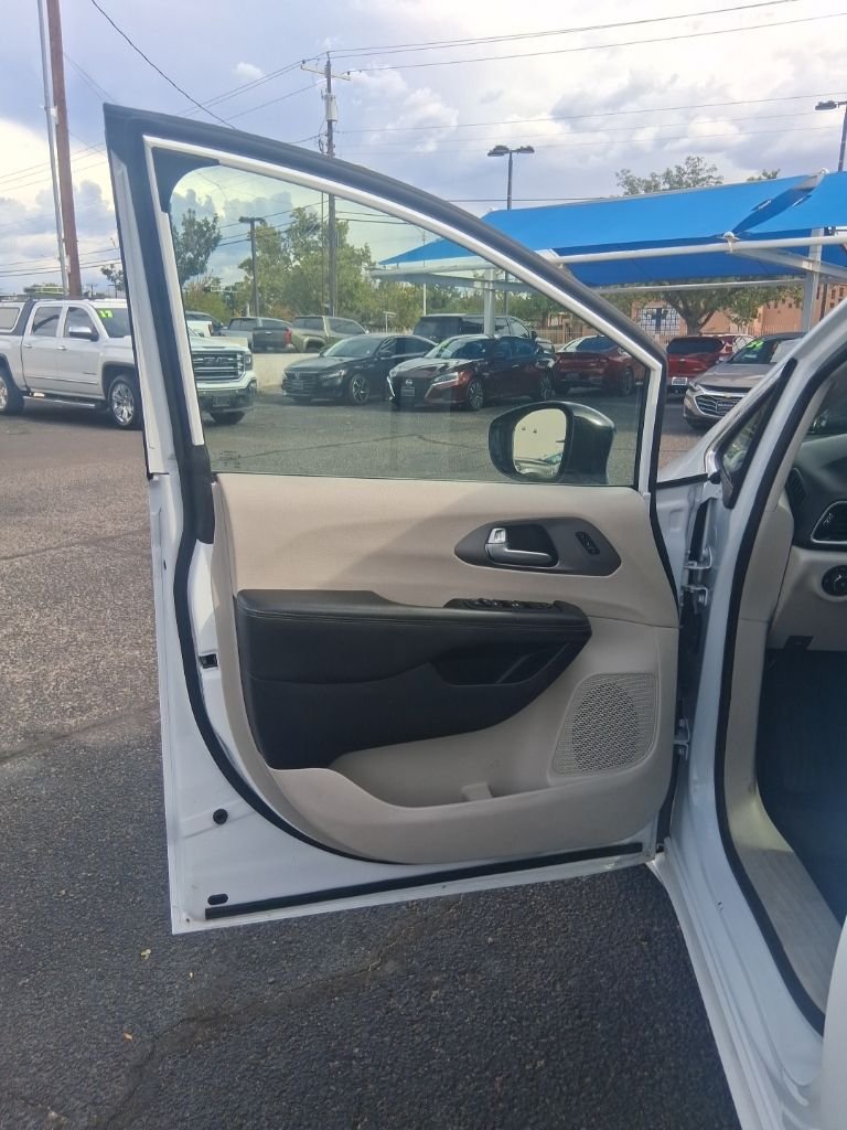 Used 2024 White Chrysler Touring L image 10
