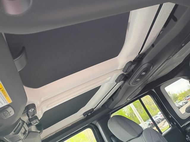 New 2026 Black Clear-Coat Exterior Paint Jeep 85th Anniversary Edition image 18