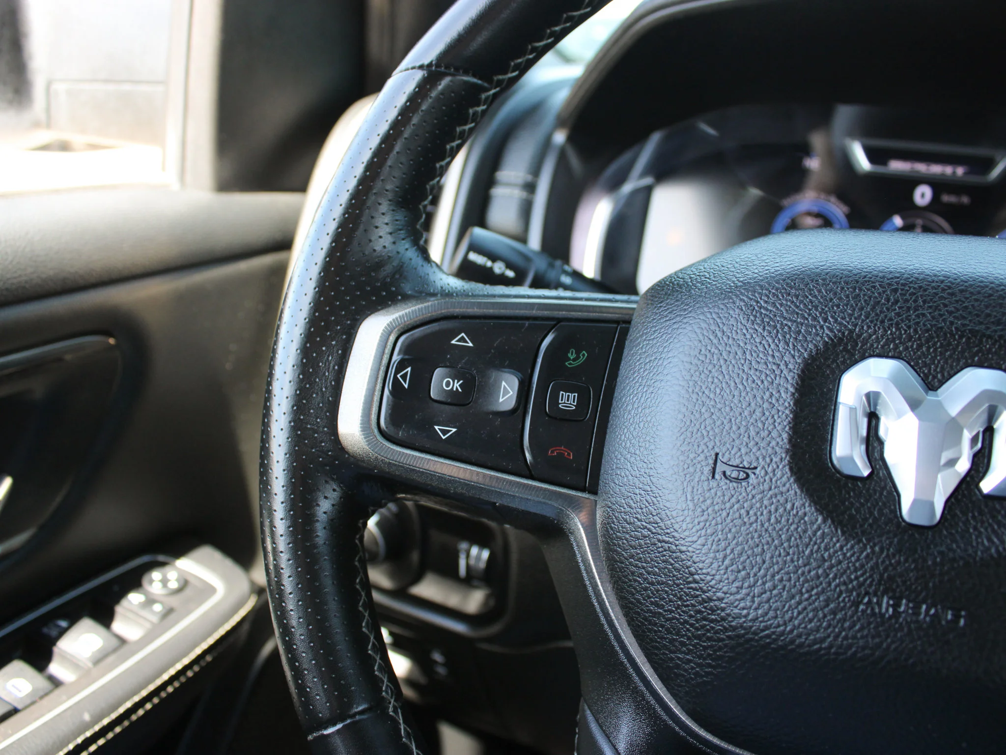 Certified Used 2023 White RAM Sport * No Accidents | HEMI V8 | Heated Seats | Night Edition | Bedliner | Apple CarPlay | 3M PPF image 22