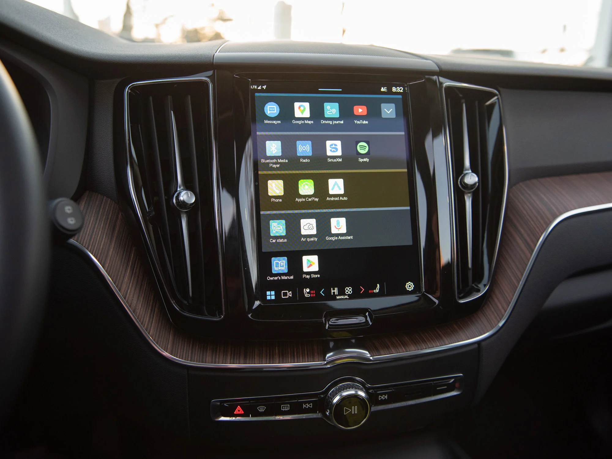 Certified Used 2023 Silver Volvo Plus Bright Theme * No Accidens | Heated Seats | Panoramic Roof | Apple CarPlay image 26