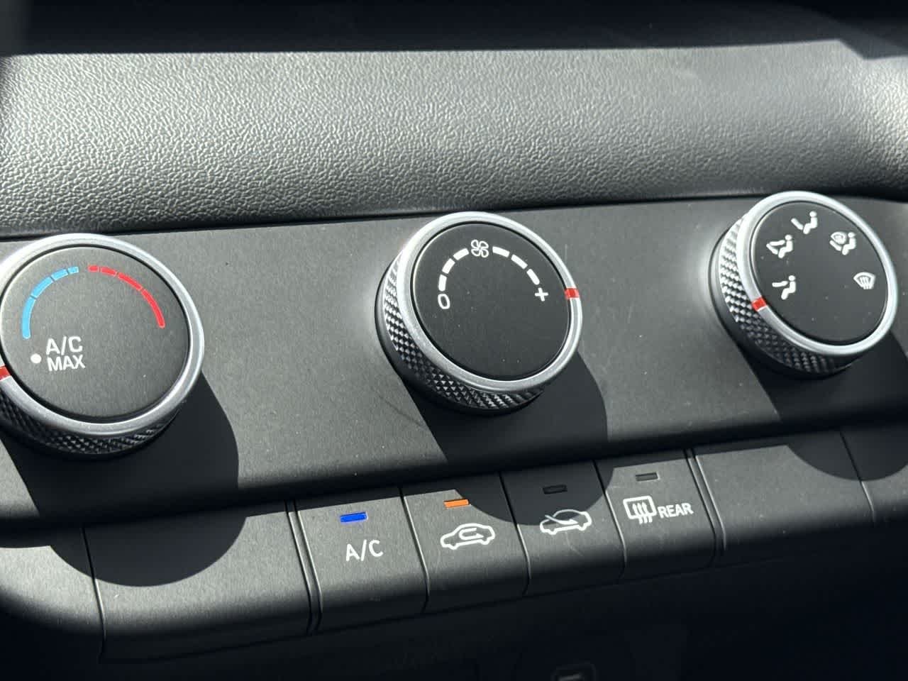 2025 Hyundai Elantra SE - Photo 20