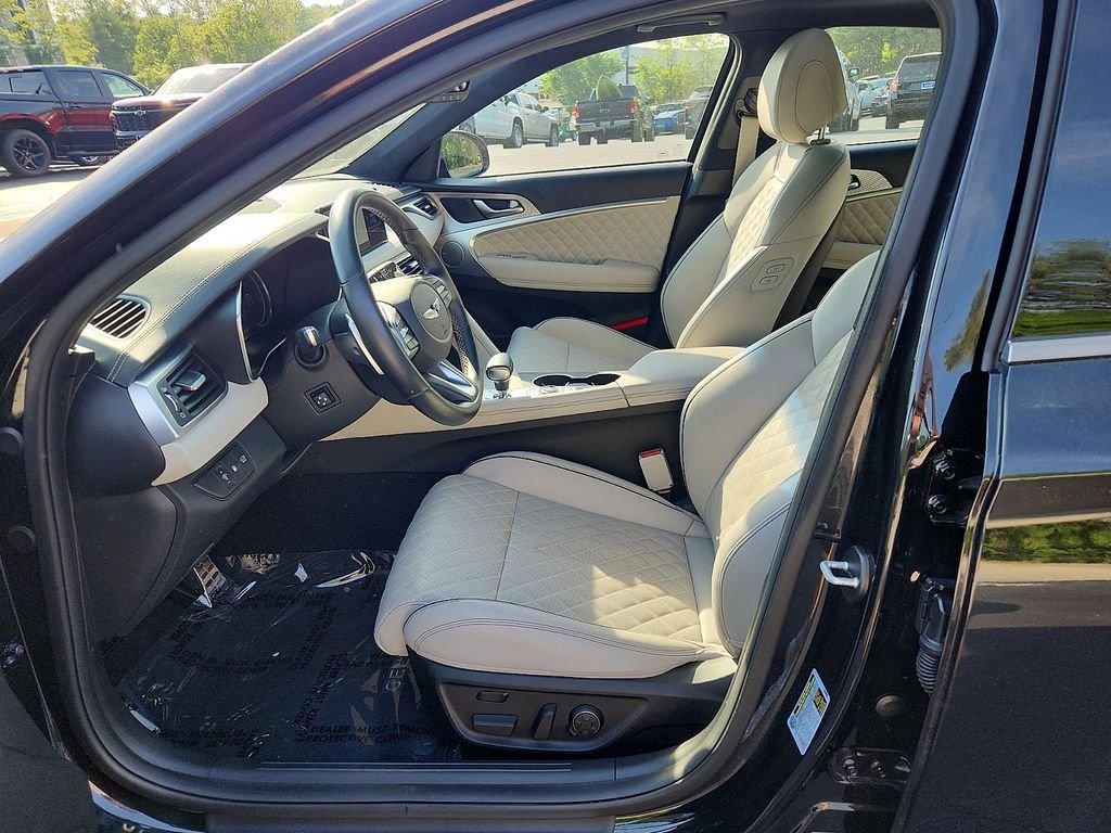 Used 2023 Black Genesis 3.3T image 13