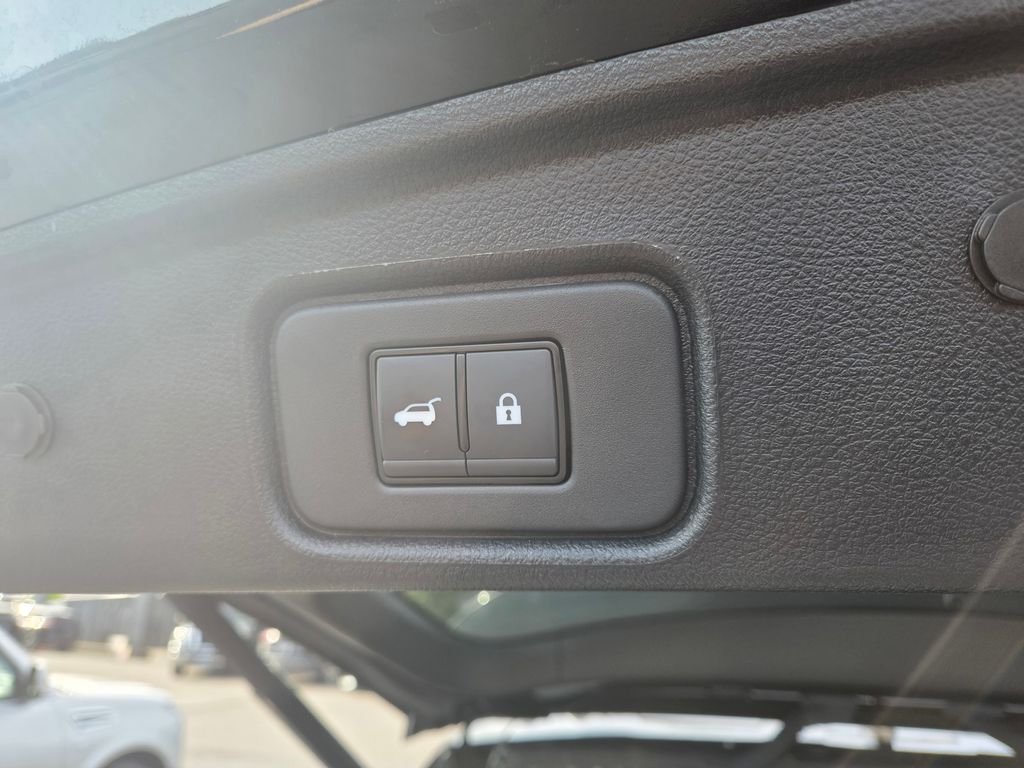 Used 2025 Black Nissan Platinum image 19