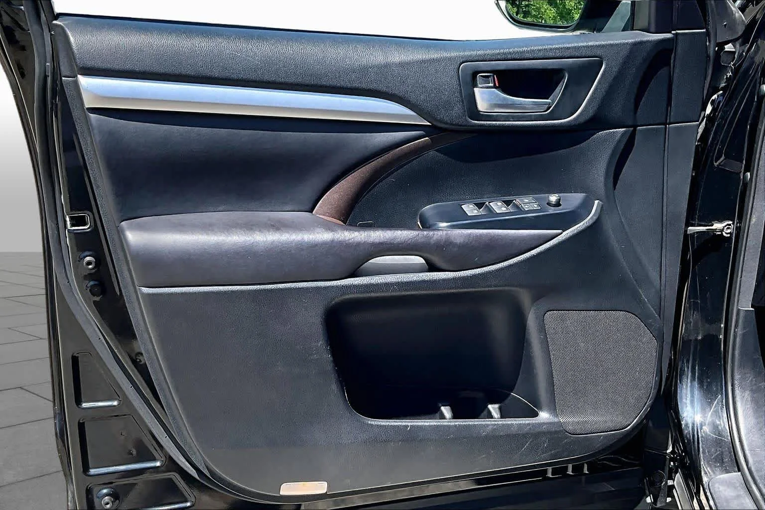 Used 2017 Midnight Black Metallic Toyota XLE image 22