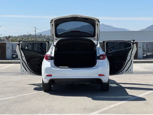 Used 2017 Snowflake White Pearl Mazda Touring 2.5 image 29