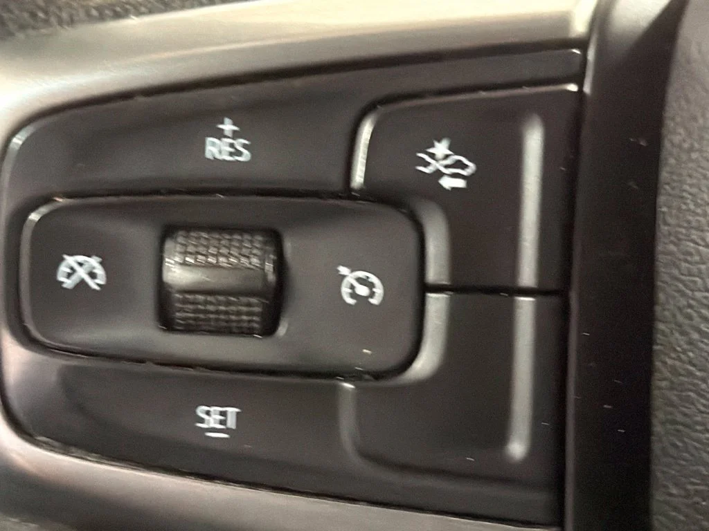 Used 2022 Summit White Chevrolet Custom image 20