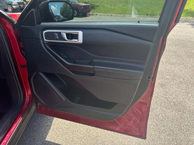 Used 2020 Red Ford XLT image 27