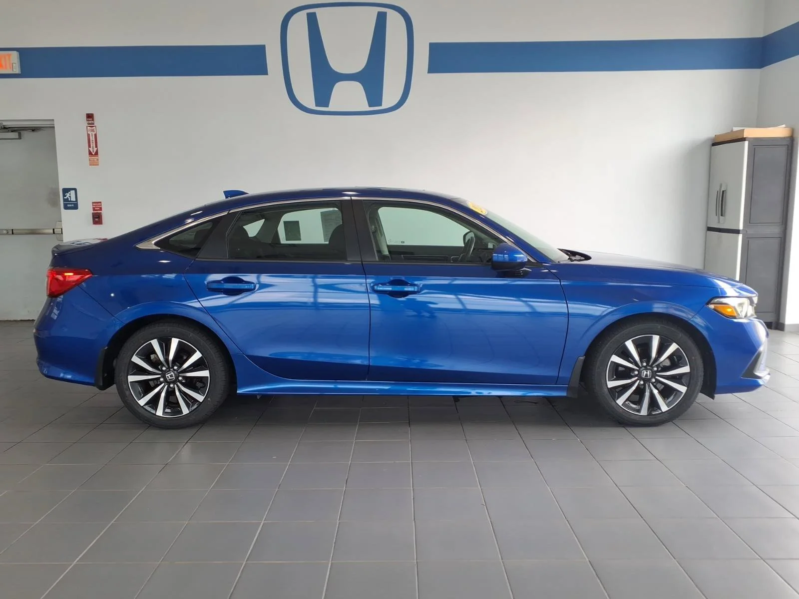 Certified Used 2024 Aegean Blue Metallic Honda EX image 4