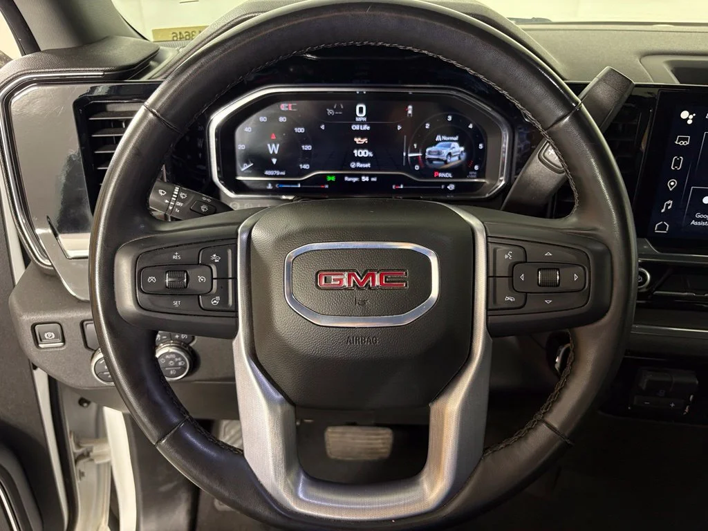 Used 2025 White GMC SLT image 20