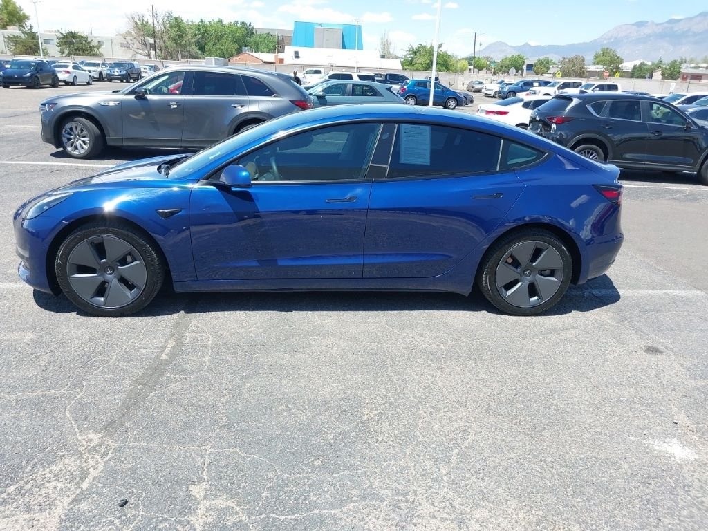 Used 2022  Tesla Long Range image 2