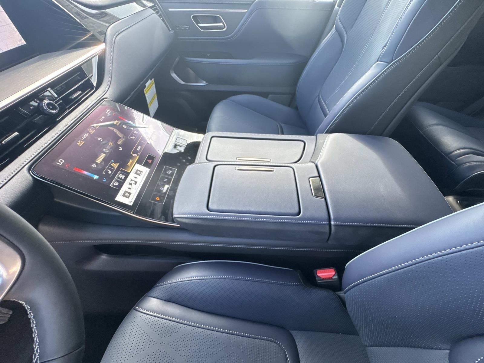 New 2027 RADIANT WHITE INFINITI Sport 4WD image 18