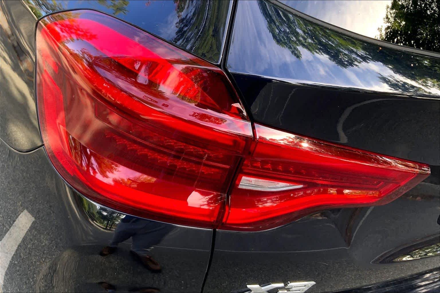 Used 2020 Carbon Black Metallic BMW xDrive30i image 27