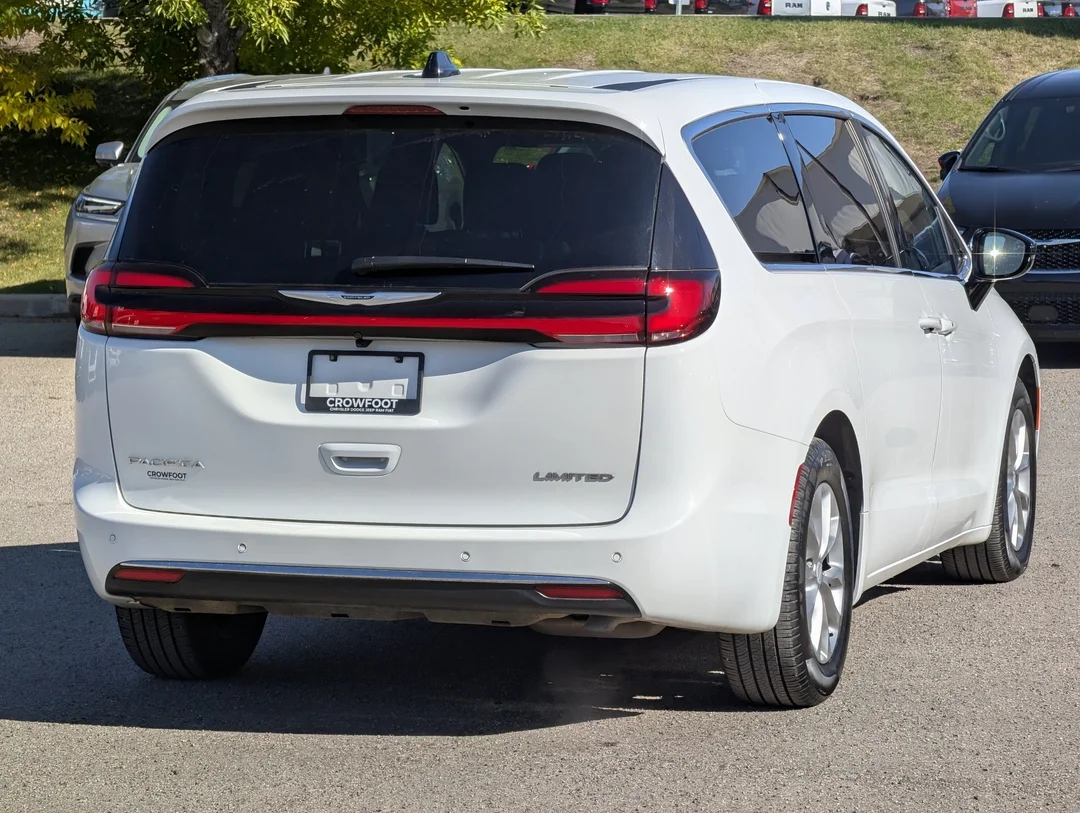 Used 2026 White Chrysler Limited - Nappa Leather - Heated Wheel - Remote Start - Panoramic Sunroof & More image 8