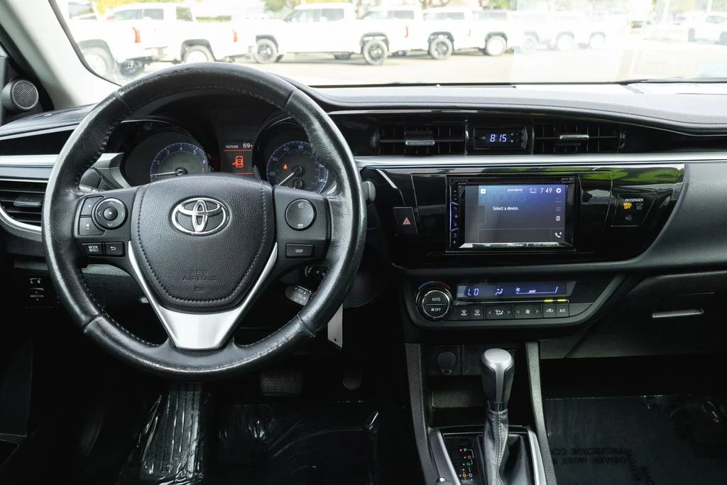 Used 2014 Super White Toyota S image 25