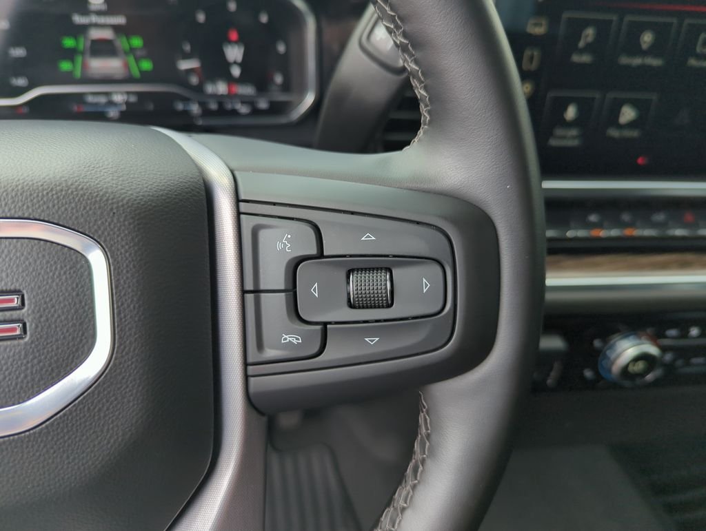 Used 2025 White GMC Elevation image 22