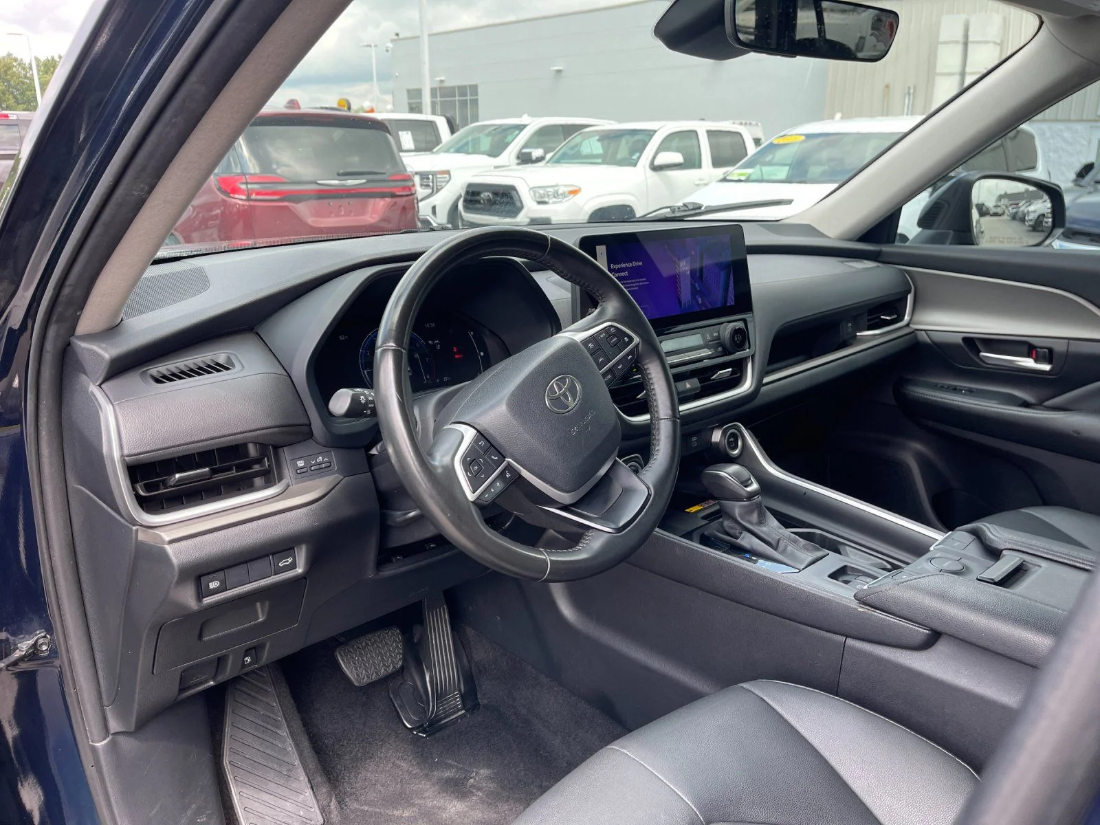 Used 2024  Toyota XLE image 11