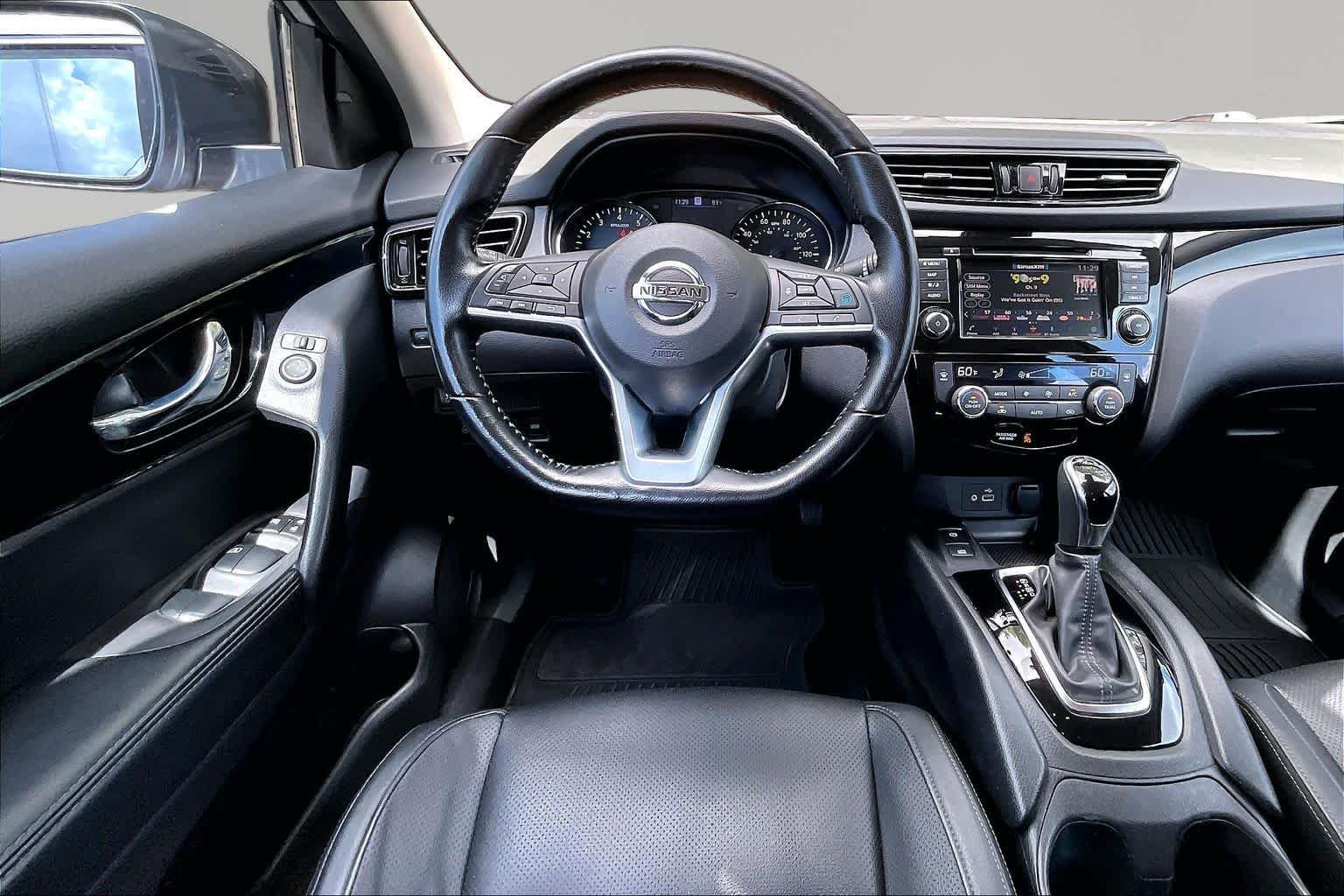 Used 2022 Brilliant Silver Metallic Nissan SL image 6