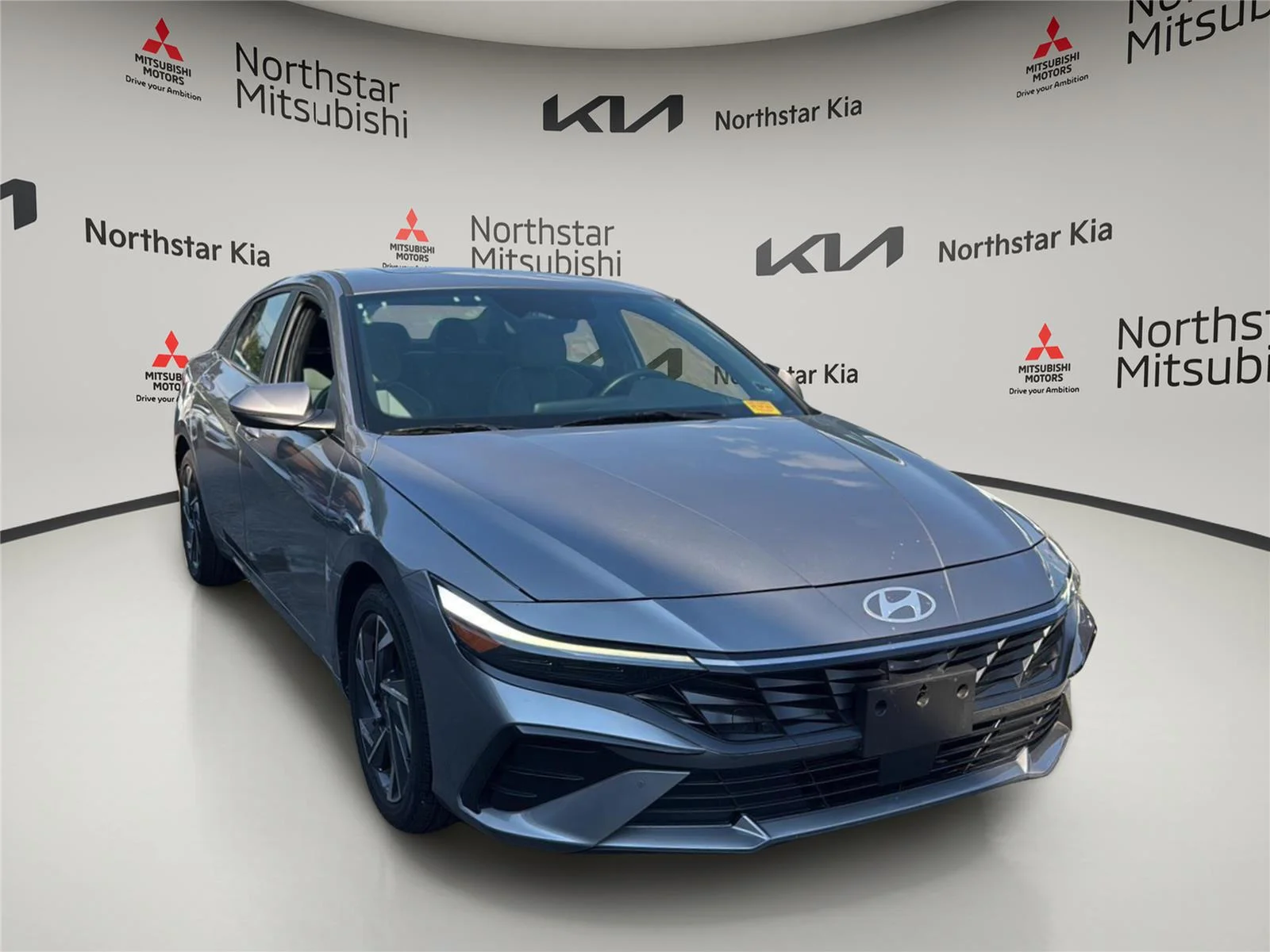 Used 2024 Fluid Metal Hyundai Limited image 7