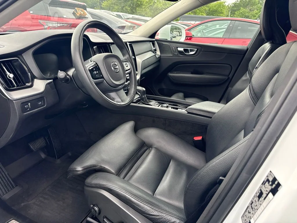 Used 2019 White Volvo T5 Inscription image 3
