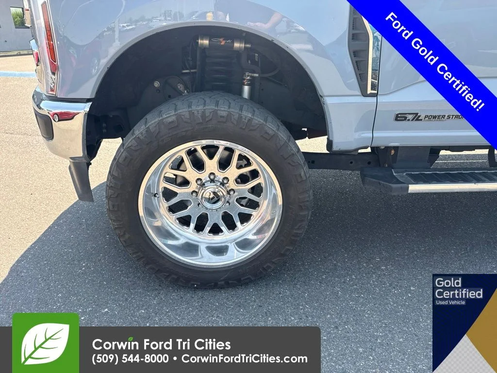 Used 2024 Gray Ford Lariat image 9