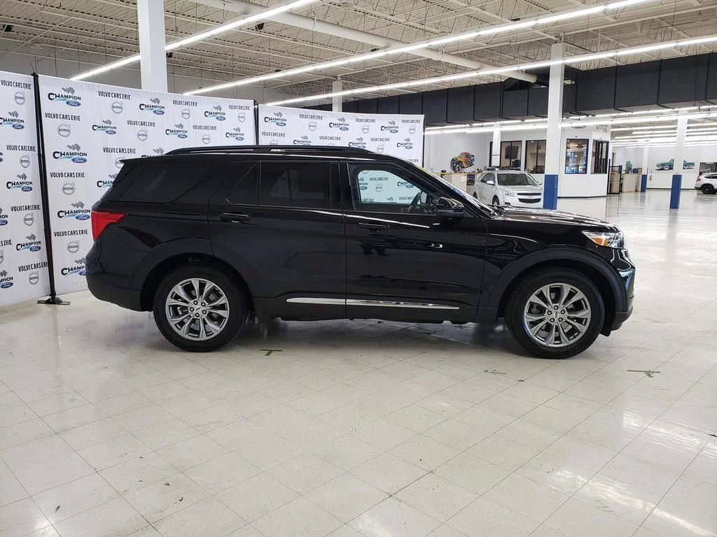 Certified Used 2024 Black Metallic Ford XLT image 5