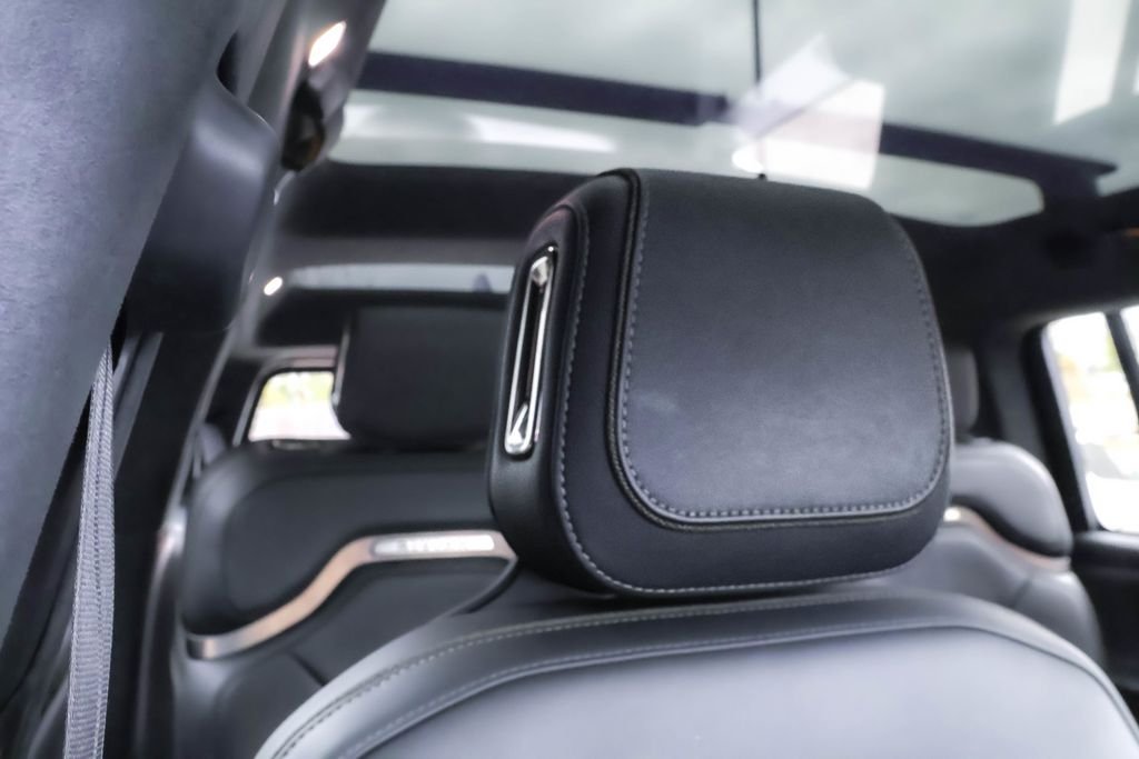 Used 2022  Rivian Launch Edition image 31