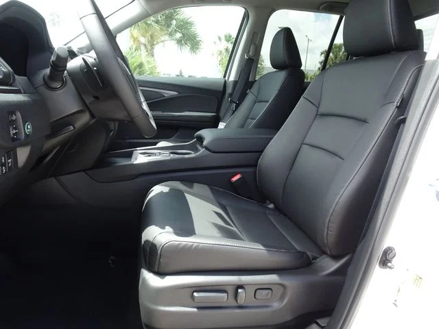 New 2026 Platinum White Pearl Honda RTL image 7