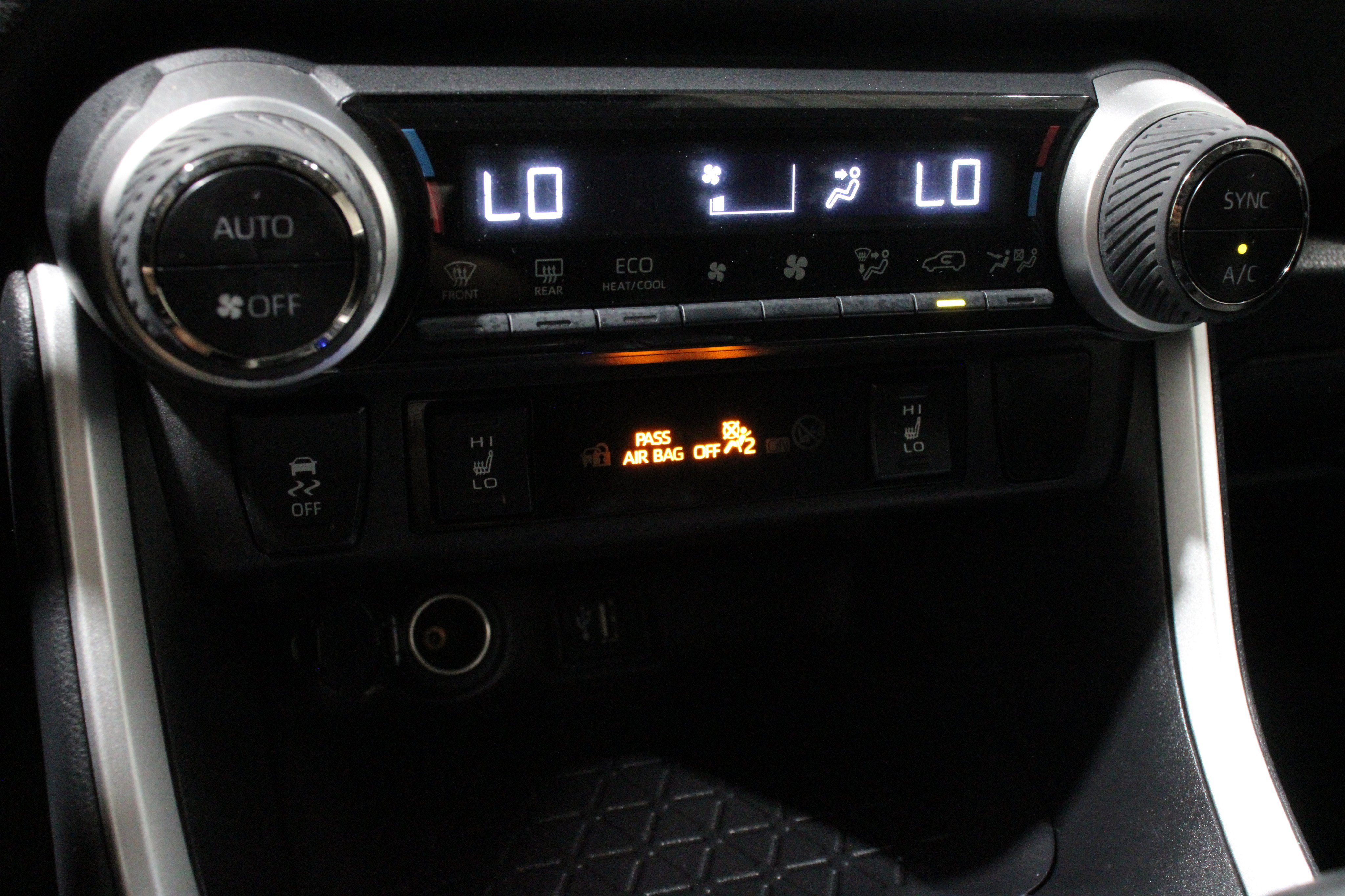 Used 2025 Magnetic Gray Metallic Toyota Hybrid XLE image 19