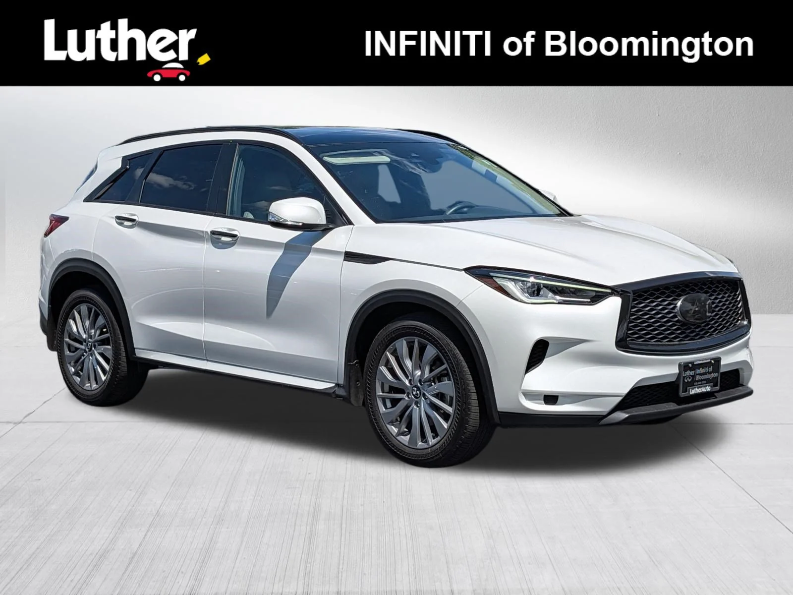 Used 2024 Radiant White INFINITI LUXE image 1