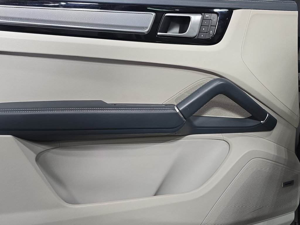 Used 2022  Porsche Platinum Edition image 22