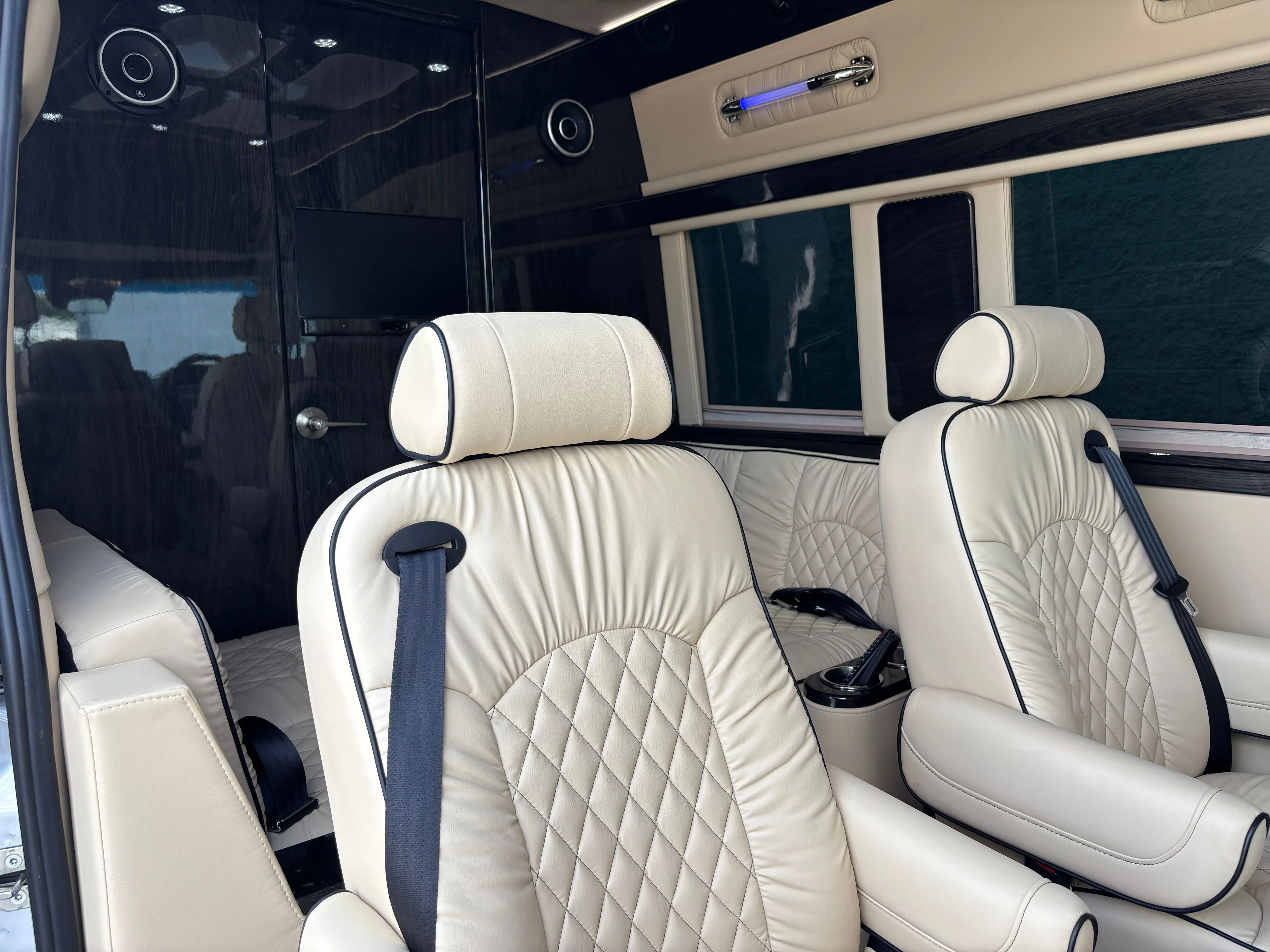 Used 2021 Silver Mercedes-Benz Midwest Luxe Cruiser image 50