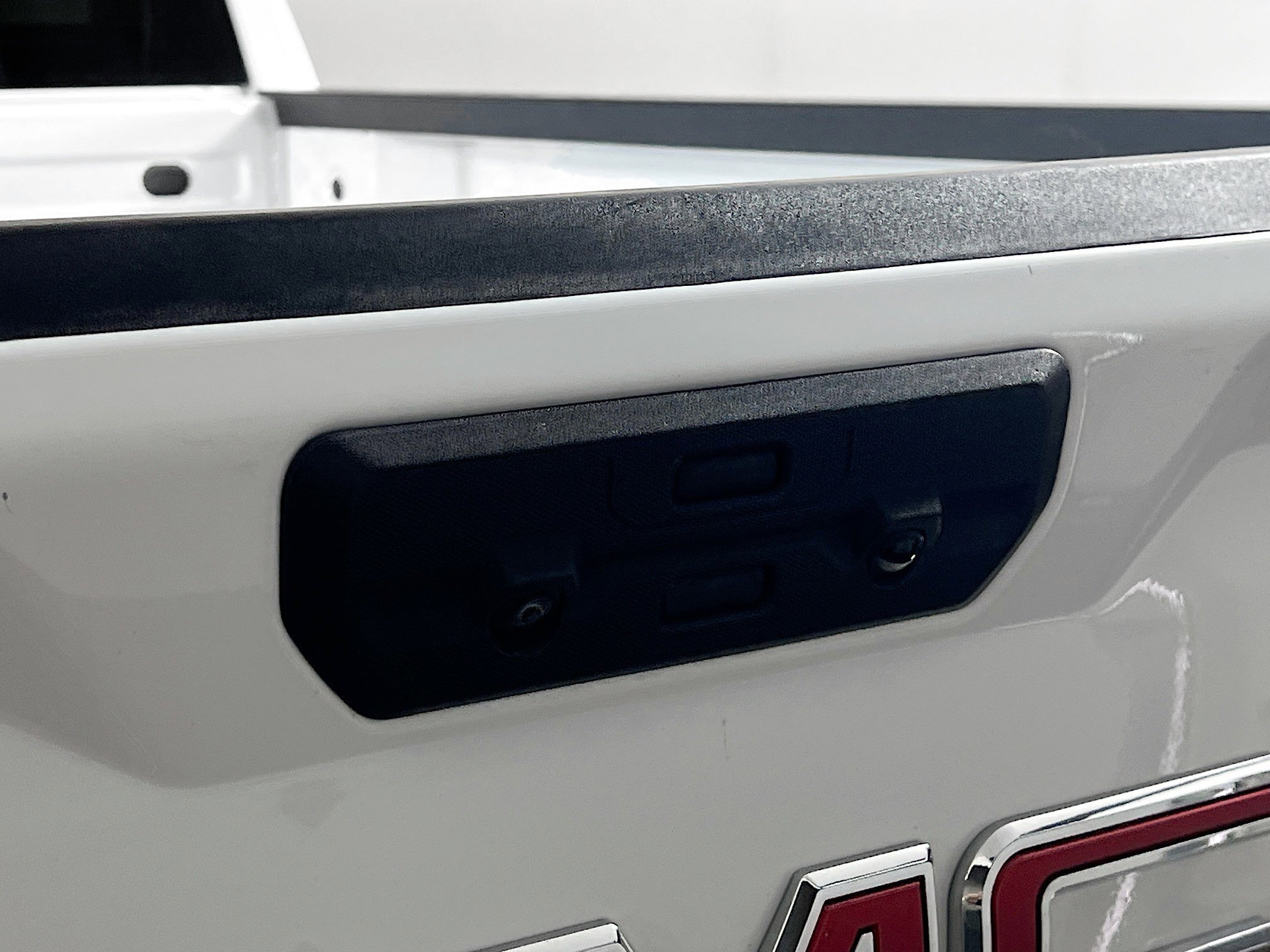 Used 2025 Summit White GMC SLT image 27