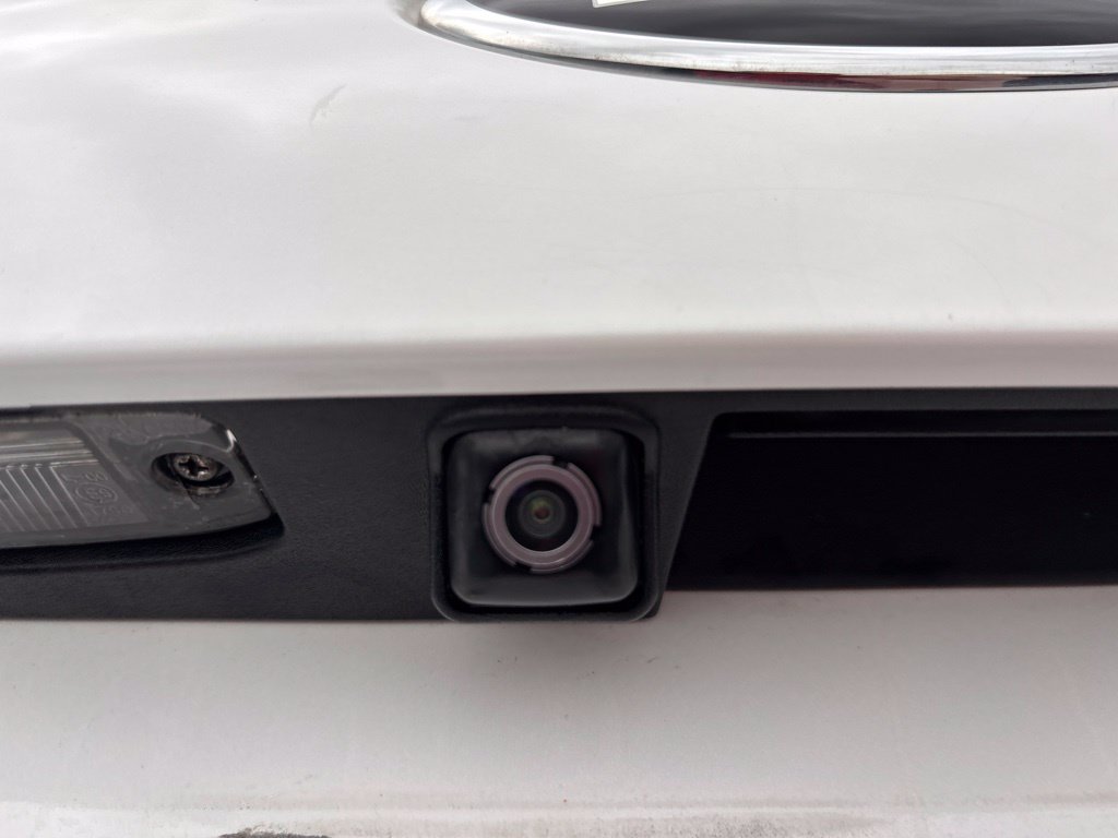 Used 2018 White Kia LX image 32