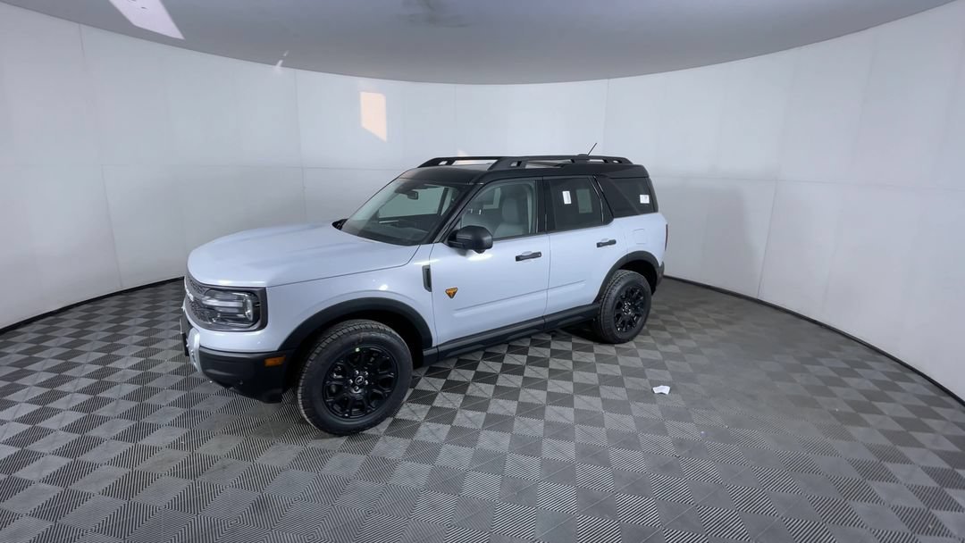 Used 2026 Space White Metallic Ford Badlands image 3