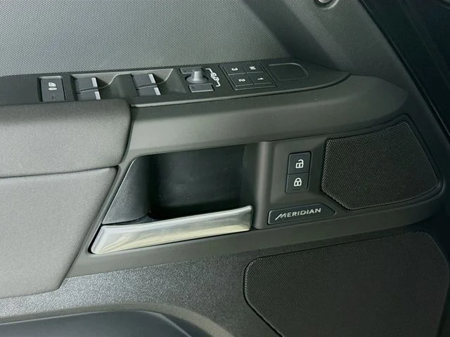 Used 2025 Black Land Rover S image 20