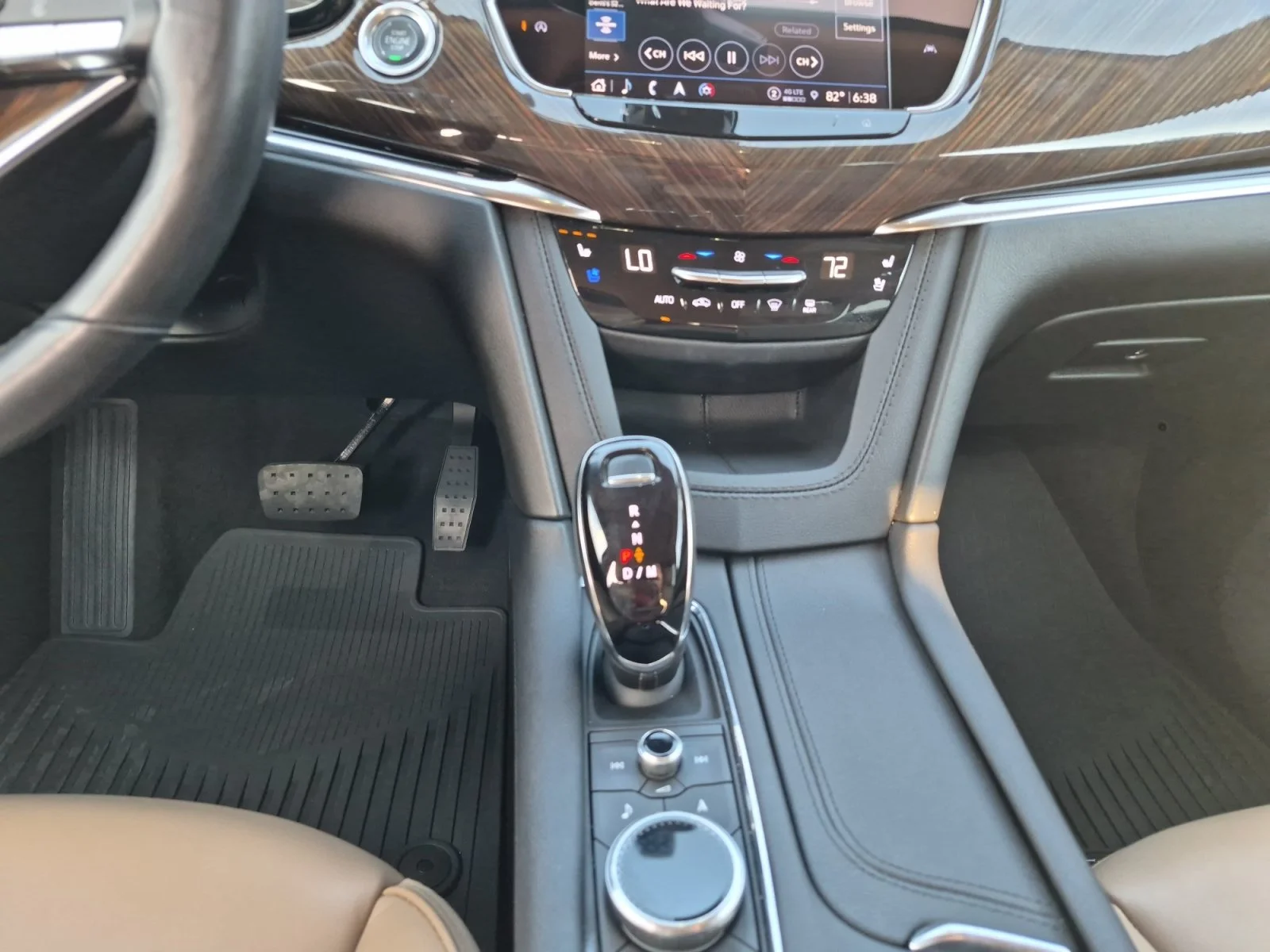 Used 2024 Crystal White Tricoat Cadillac FWD Premium Luxury image 22