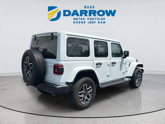Used 2024 White/off-white Jeep Sahara image 5