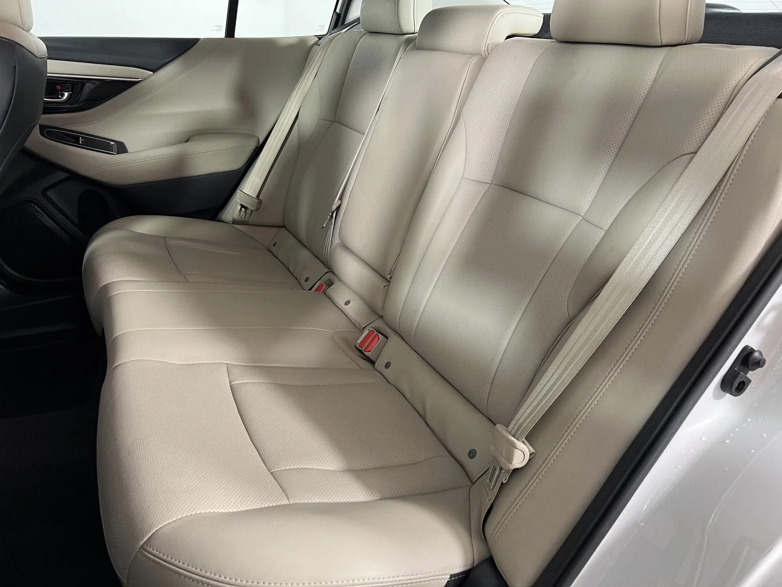 Used 2022 Wh Subaru Limited image 25