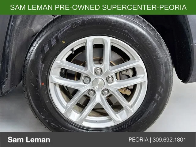 Used 2022 Red Jeep Laredo image 29