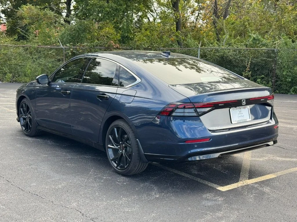 Certified Used 2025 Dark Blue Honda Touring image 7