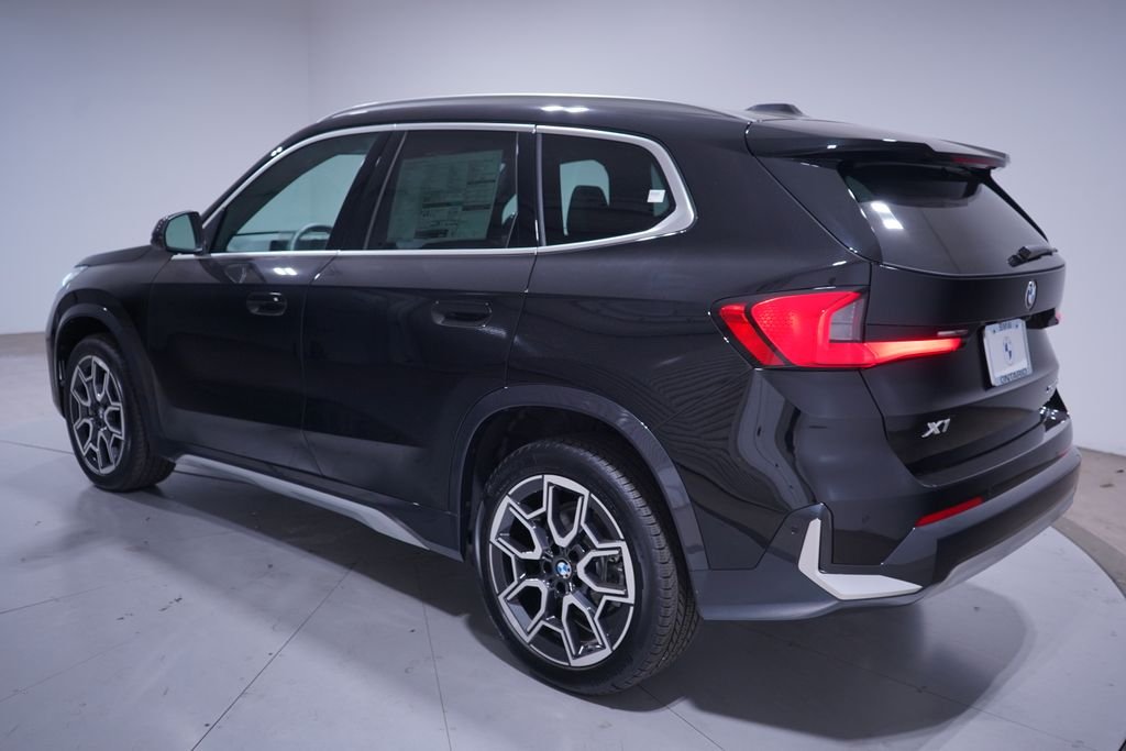 New 2026 Jet Black BMW xDrive28i image 3