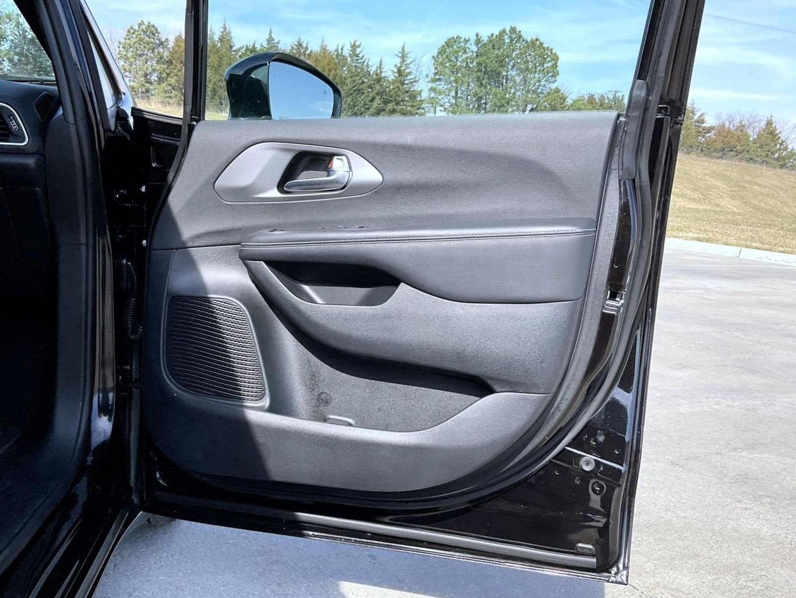 Used 2025 Black Chrysler Select image 17