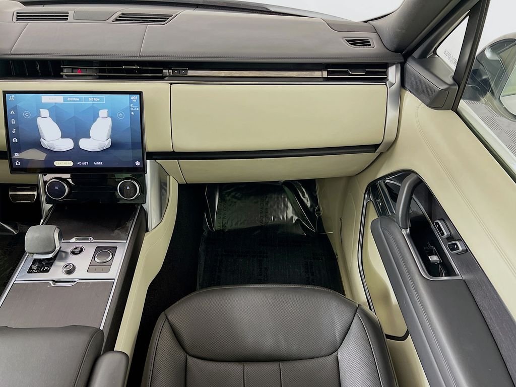 Used 2022 Fuji White Land Rover SE image 25