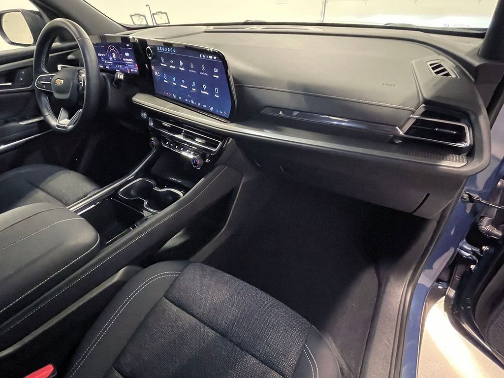 Used 2025 Lakeshore Blue Metallic Chevrolet LT image 30