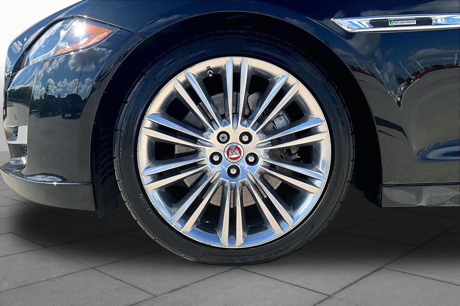 Used 2017 Ultimate Black Metallic Jaguar XJ R-Sport image 10