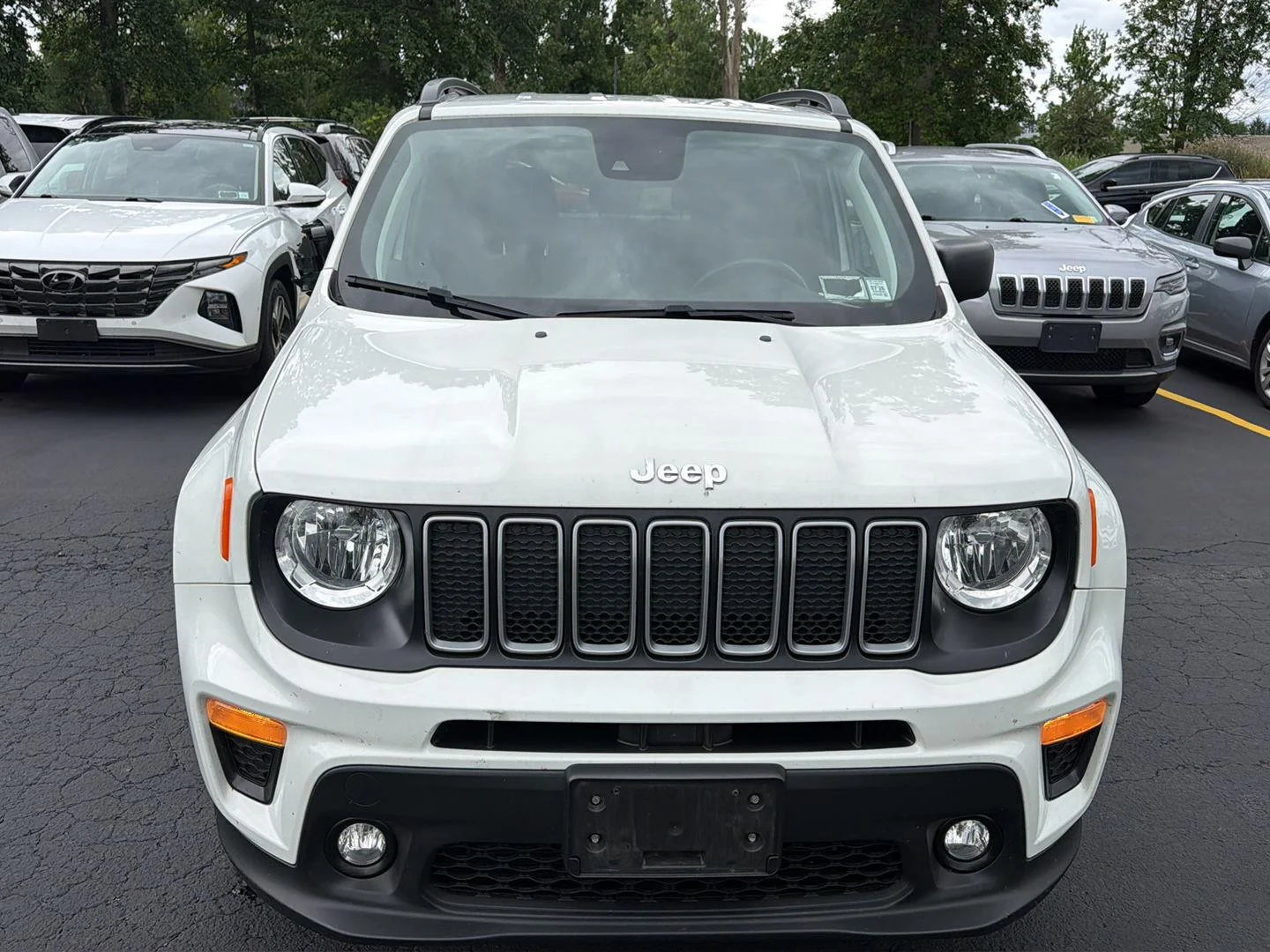 Used 2022 Alpine White Clearcoat Jeep Latitude image 2