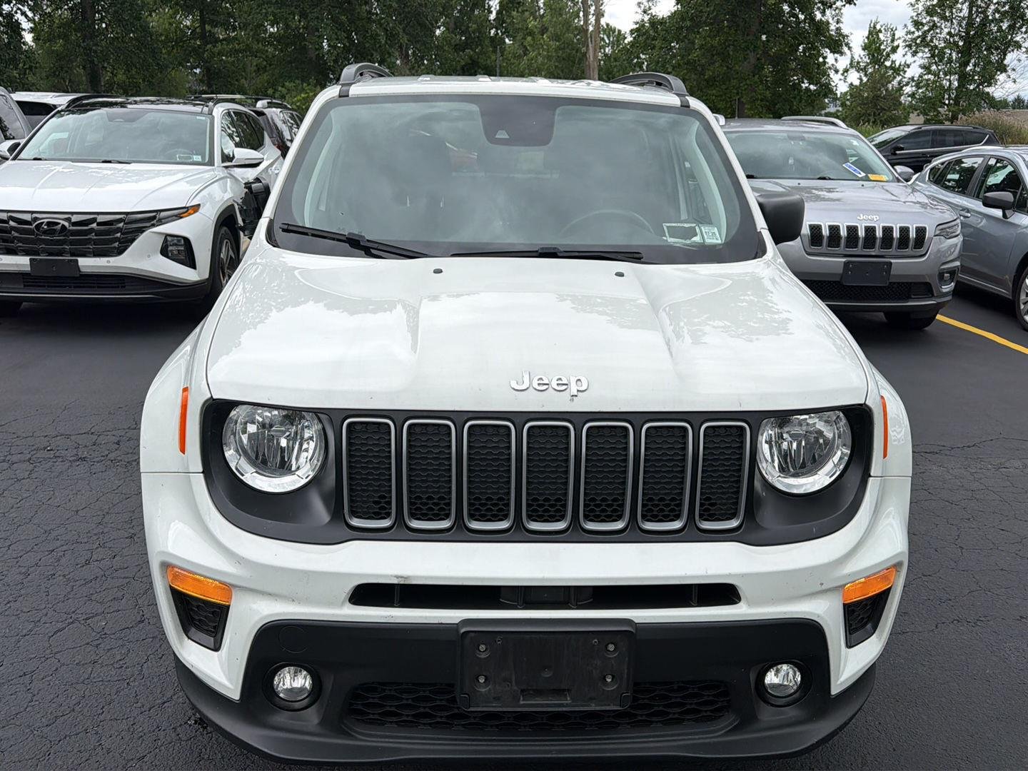 Used 2022 Alpine White Clearcoat Jeep Latitude image 2