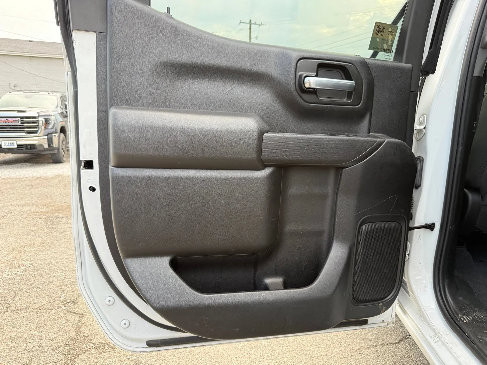 Used 2022 Summit White Chevrolet Custom image 18