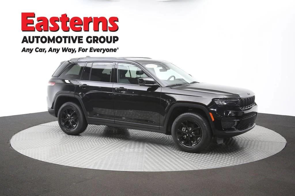 Used 2025 Black Jeep Altitude image 48