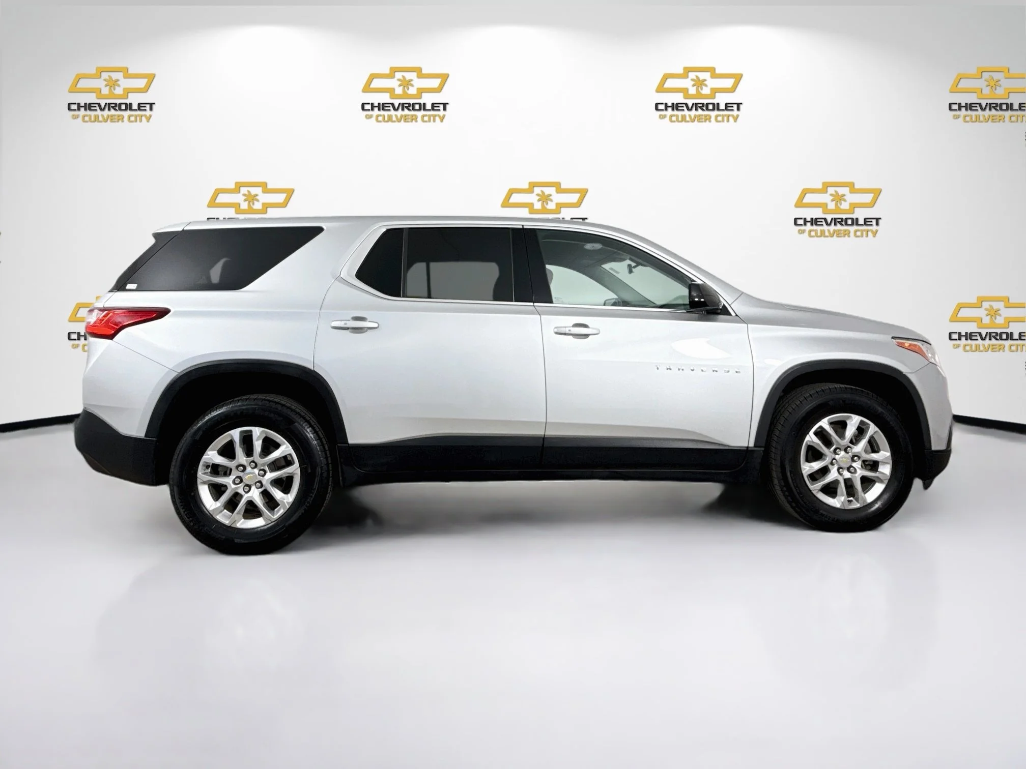 Used 2019 SILVER ICE METALLIC Chevrolet LS image 9